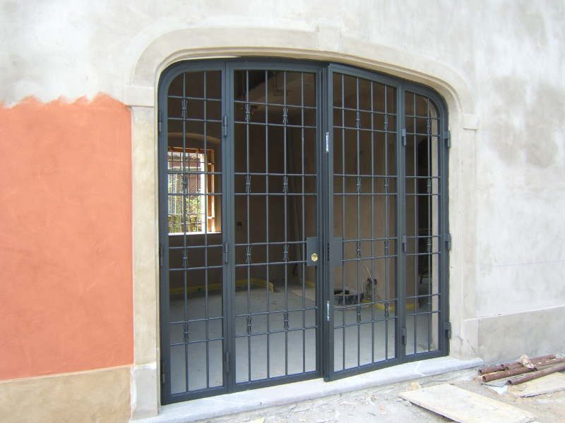 Inferriata storica ad arco